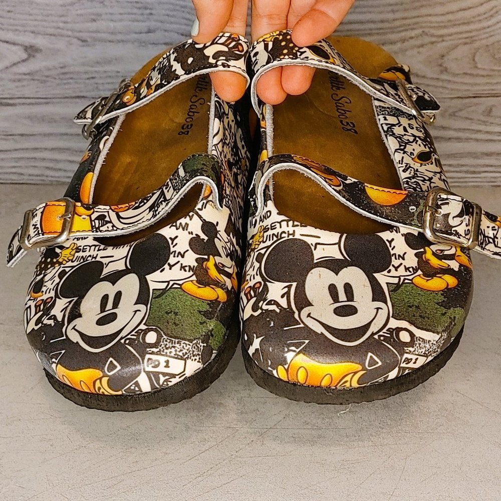 Mickey Mouse sandal